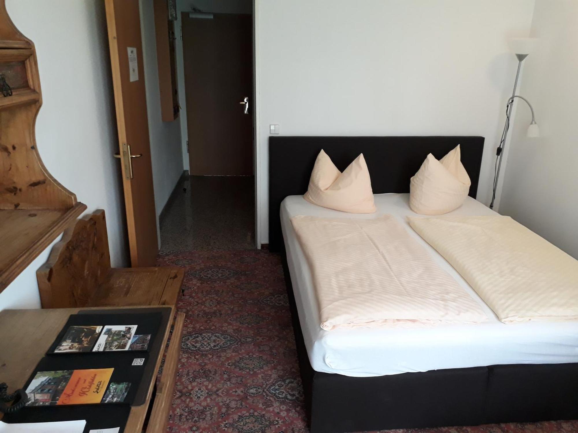 Economy Double Room,22989303:JPEG